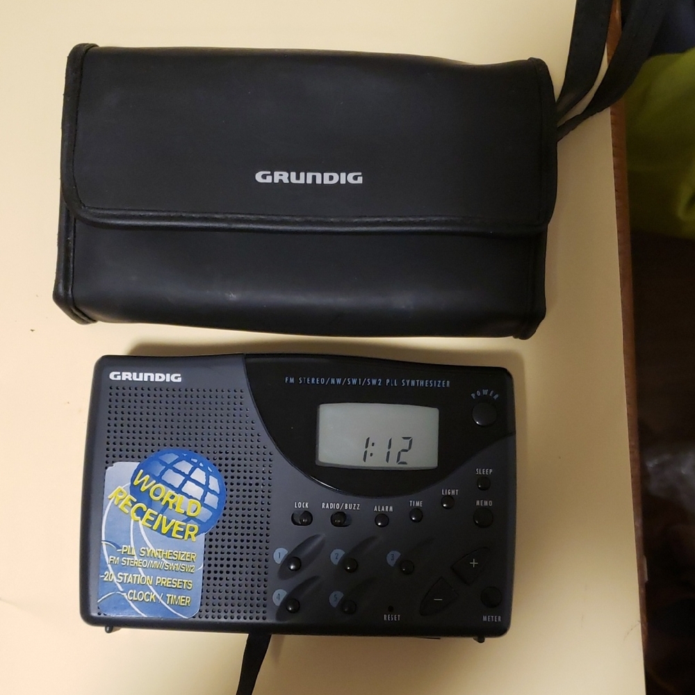 Grundig TRii FM,MW,SW Radio